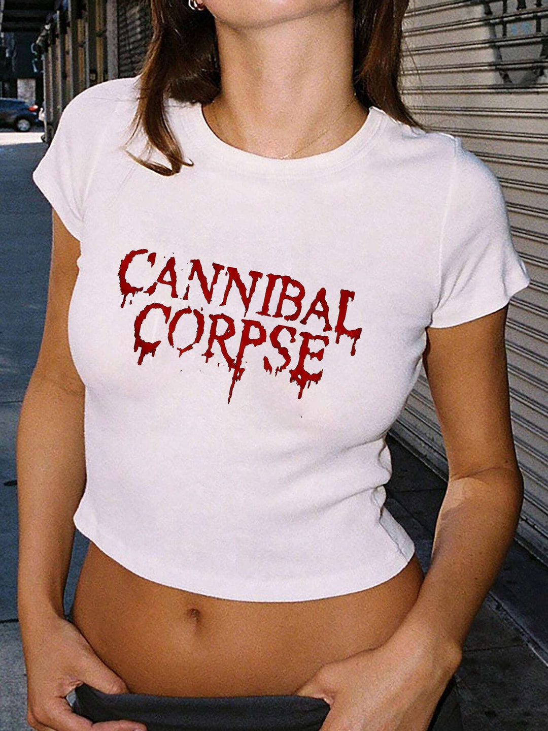 Dame Crop-T-Shirt med kunstnerisk blodtryksdesign Skovae