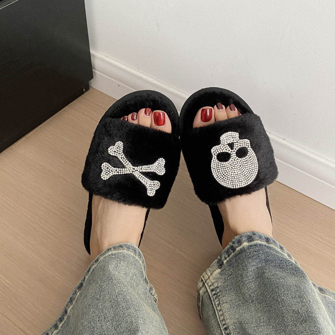 Dame hjemmesko med trendy dødningehoved-design og blød plush-polstring Stilla