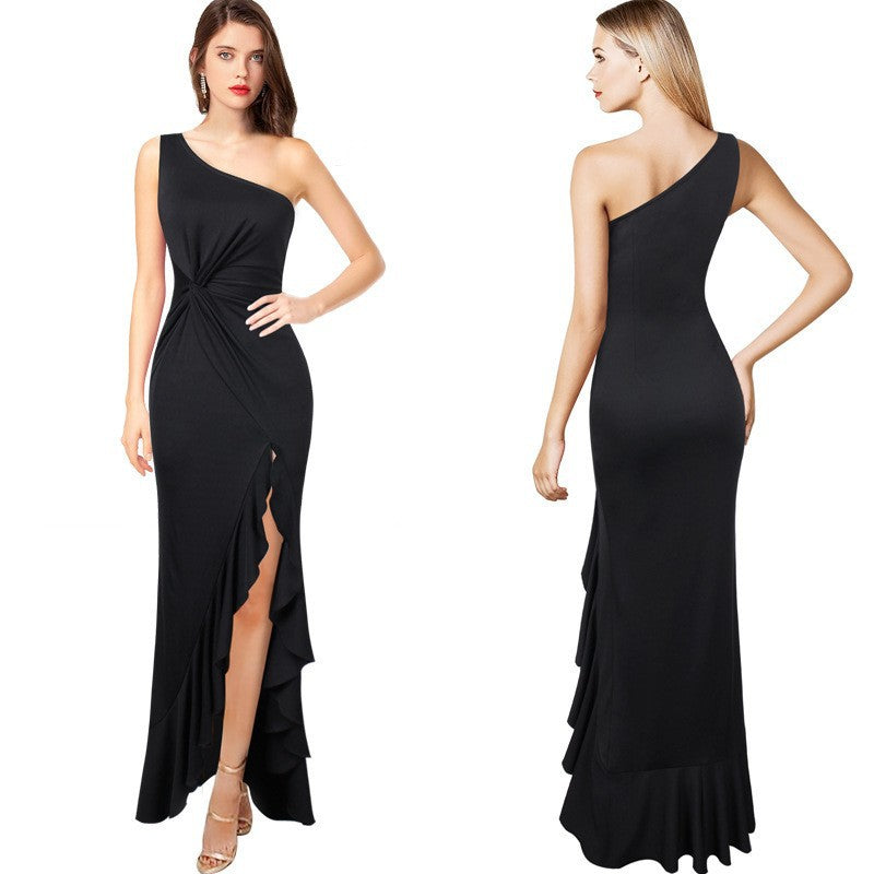 Dame maxikjole med asymmetrisk design og elegant split Stilla