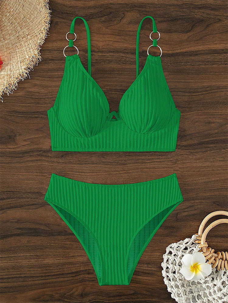 Dame bikini-sæt med moderne ribdesign og elegante ringdetaljer Stilla