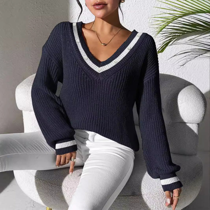 Dame oversized strikpullover med V-udskæring og elegante perledetaljer Stilla