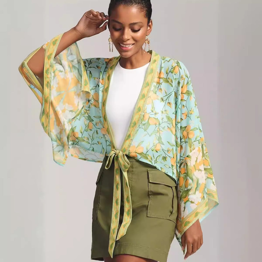 Dame kimono-jakke med blomsterdesign og lette ærmer Stilla