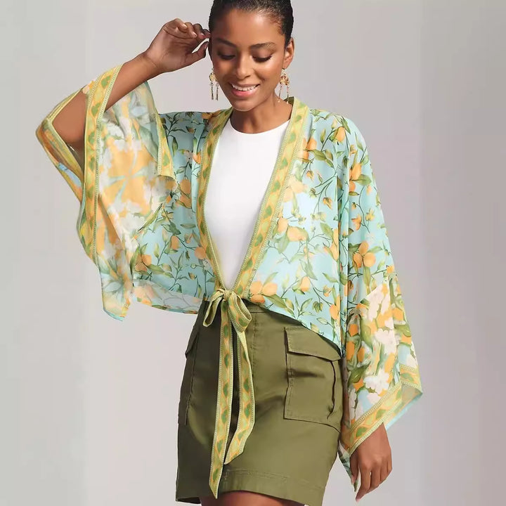 Dame kimono-jakke med blomsterdesign og lette ærmer Stilla