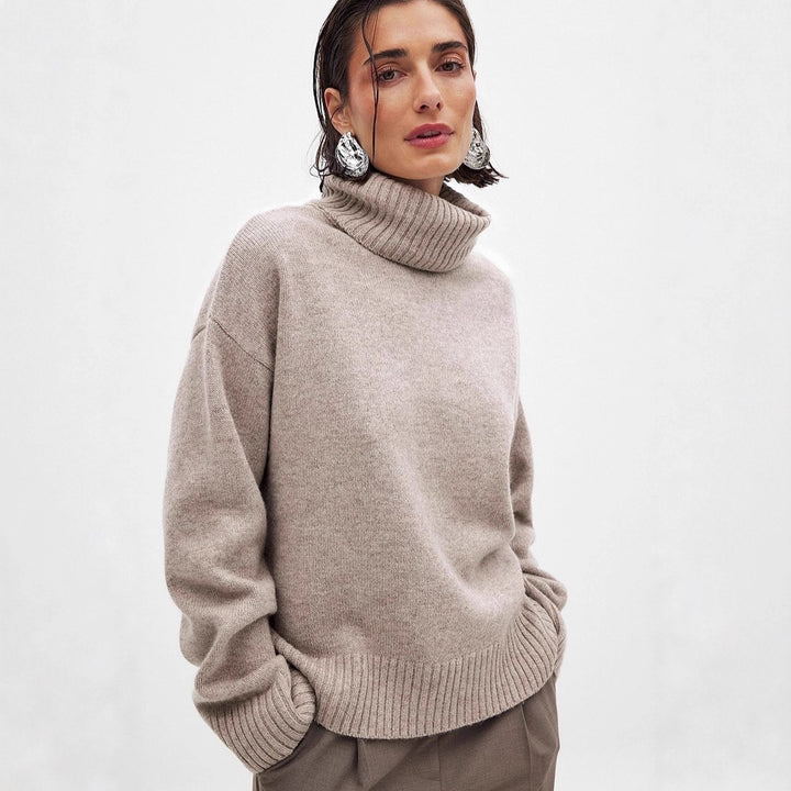 Kvindernes casual rullekrave sweater lavet af fint strikstof Stilla