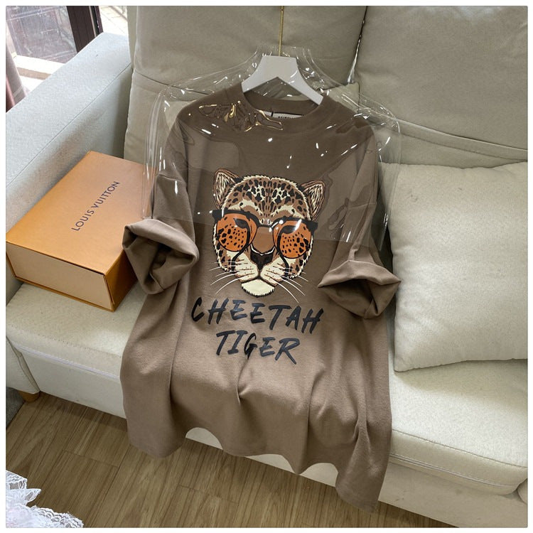 Dame T-shirt med kunstnerisk leopardprint og afslappet snit Stilla
