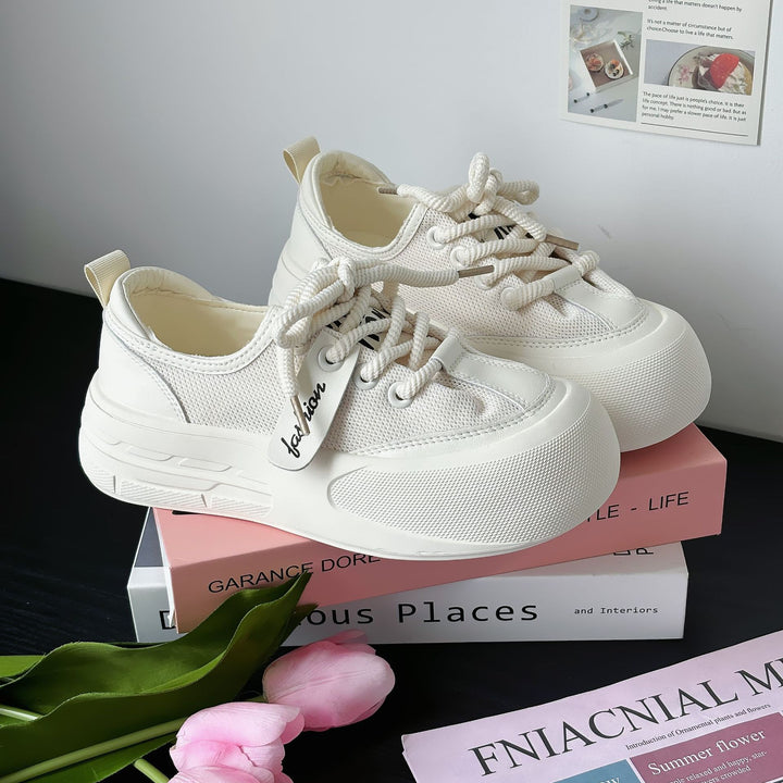 Dame Sneakers i sporty-moderne design med elastiske snørebånd og støddæmpende sål Stilla