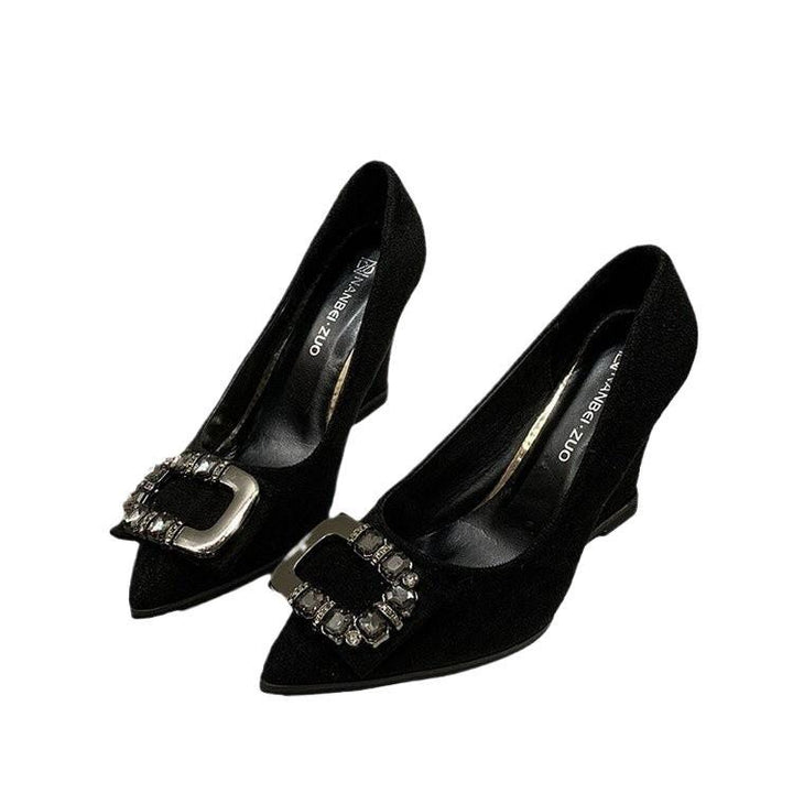 Dame Wedge-Pumps med luksuriøs smykkedetalje og elegant design Stilla