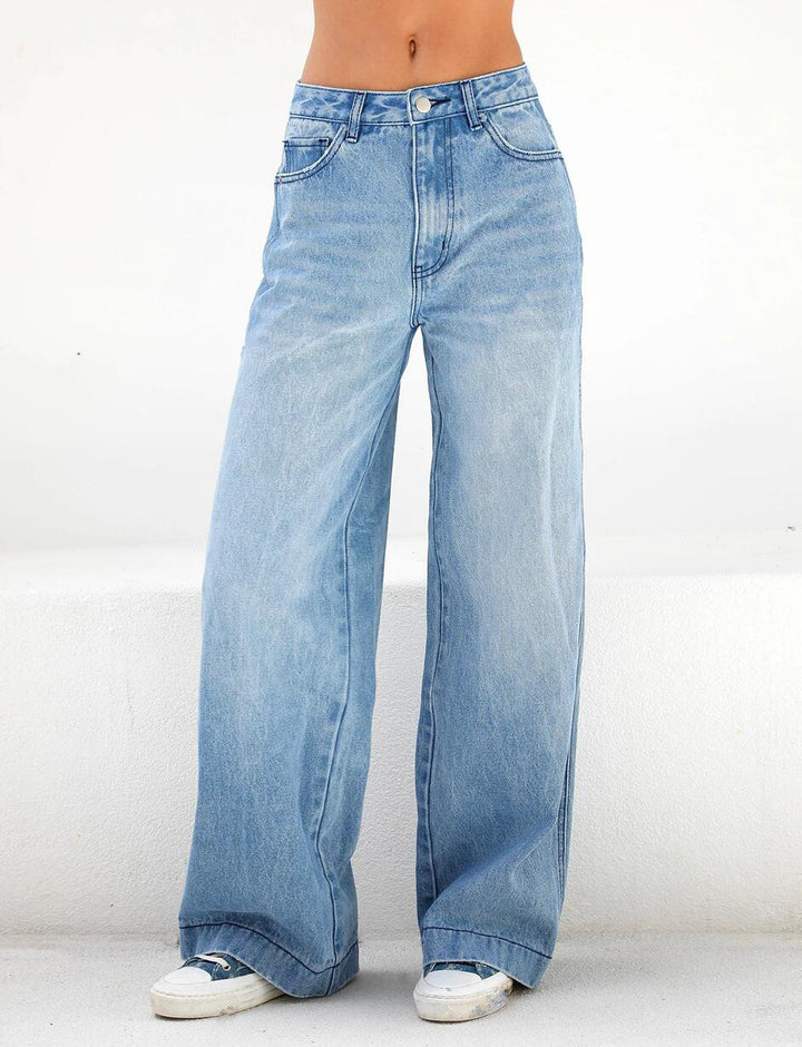 Dame bredde High-Waist Jeans med moderigtigt design og afslappet snit Stilla
