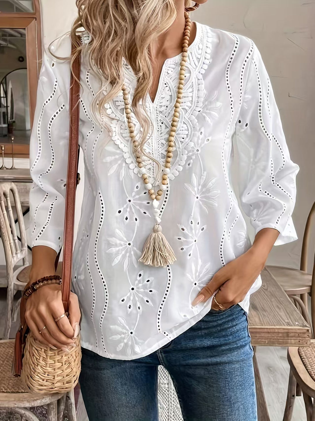 Damebluse med broderet design og luftig pasform Stilla