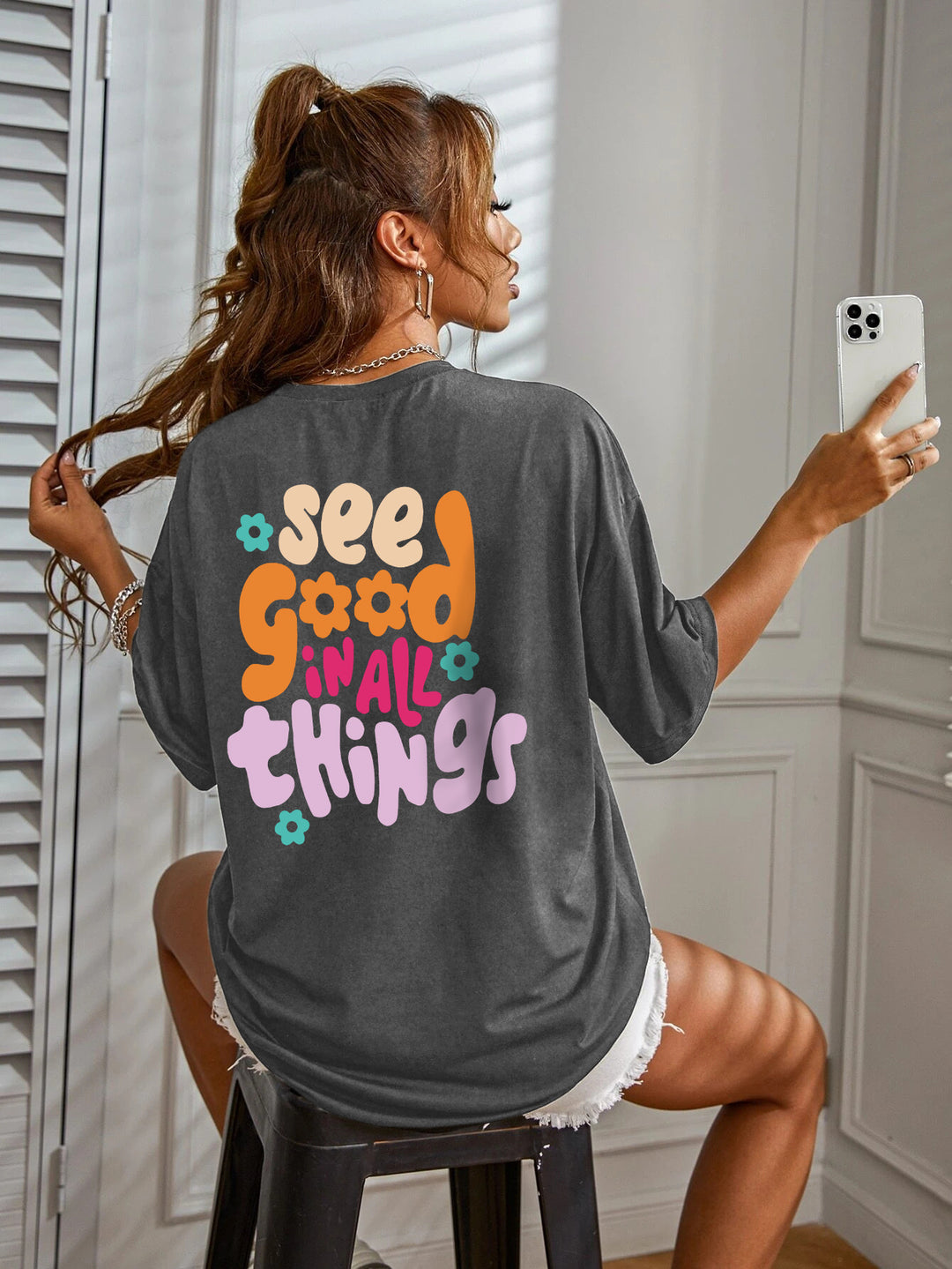 Dame afslappet T-shirt med motiverende tekst og oversized snit Stilla