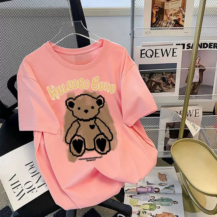 Dame T-shirt med originalt bjørnemotiv og kreativt skrive Stilla
