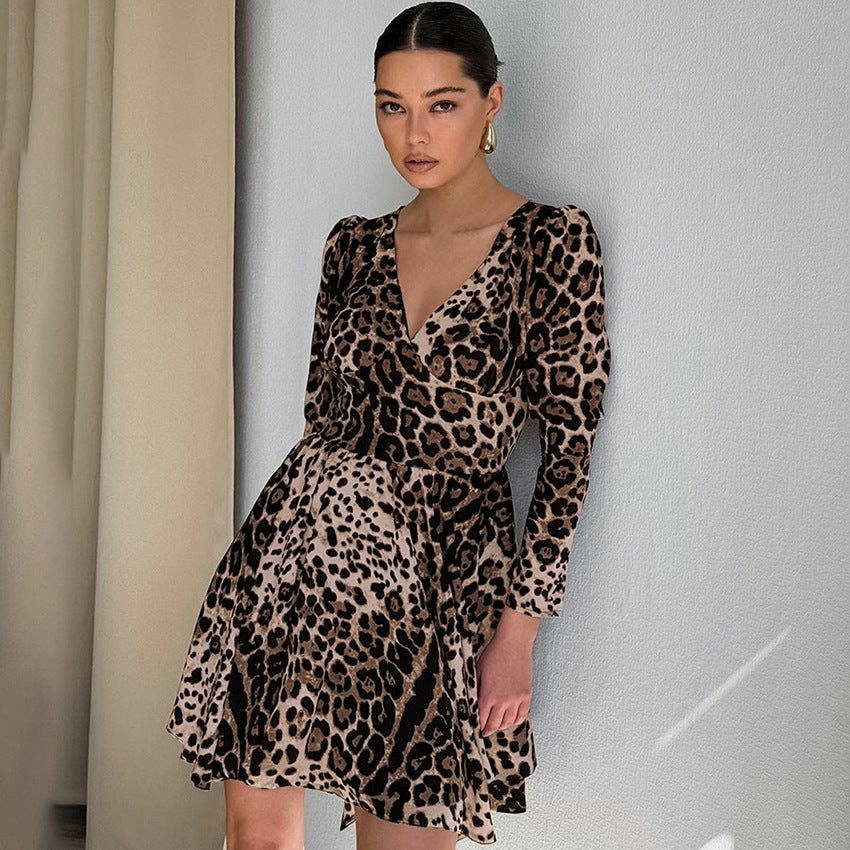 Dame minikjole med leopardmønster og voluminøse puffærmer Stilla