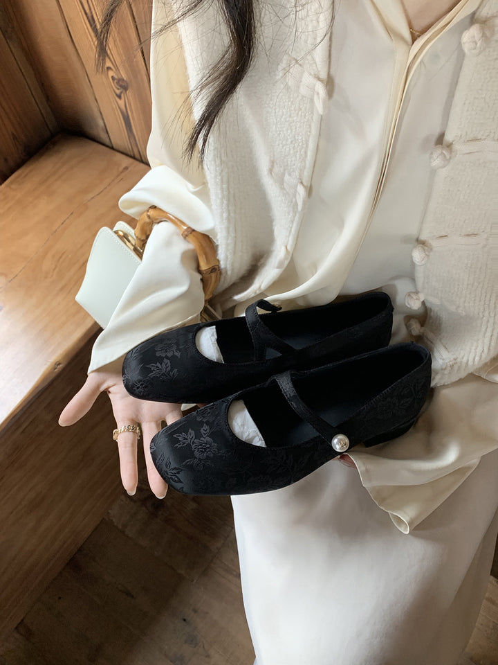 Dame Floral Prægning Mary Jane Flats med elegant perleaccent Stilla
