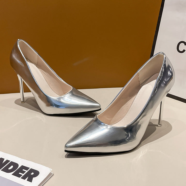 Dame Elegante og moderigtige højhælede sko med spids design og glinsende overflade Stilla
