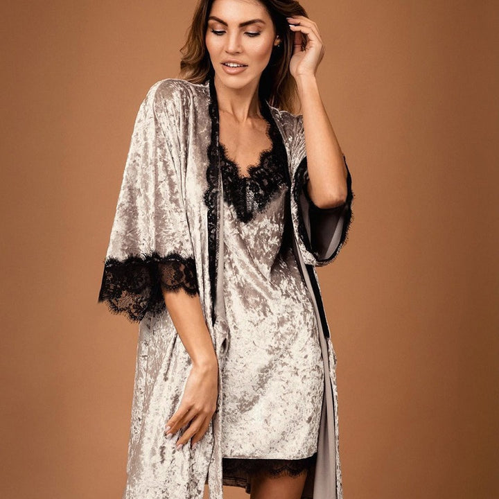 Dame Satin Kimono med Spidsudsmykninger Stilla