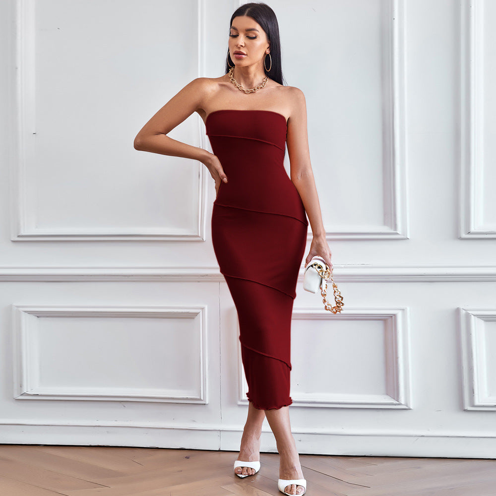 Kvindernes midi kjole med tætsiddende snit og off-shoulder design Stilla