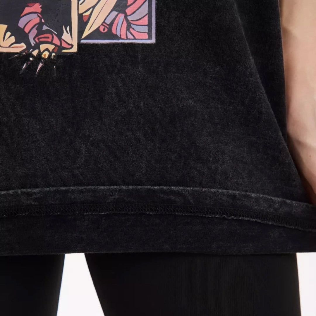 Dame T-shirt med kreativt horrorfilm-motiv og afslappet oversized-snits Stilla
