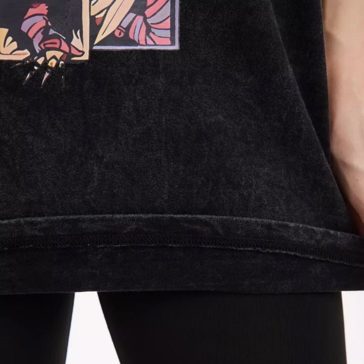 Dame T-shirt med kreativt horrorfilm-motiv og afslappet oversized-snits Stilla
