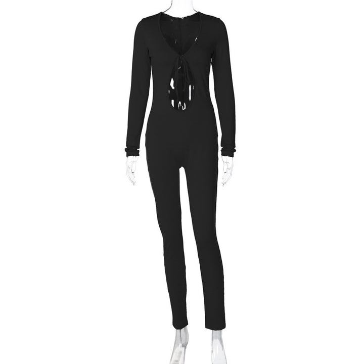 Dame figurbetonet jumpsuit med innovativt cut-out design og lange ærmer Stilla