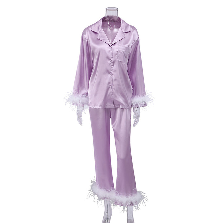 Dame Satin pyjamas med elegante fjerdetaljer Stilla