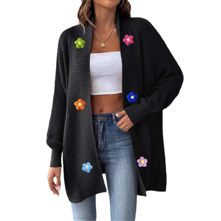 Dame strikjakke med farverigt blomsterapplikationsdesign Stilla