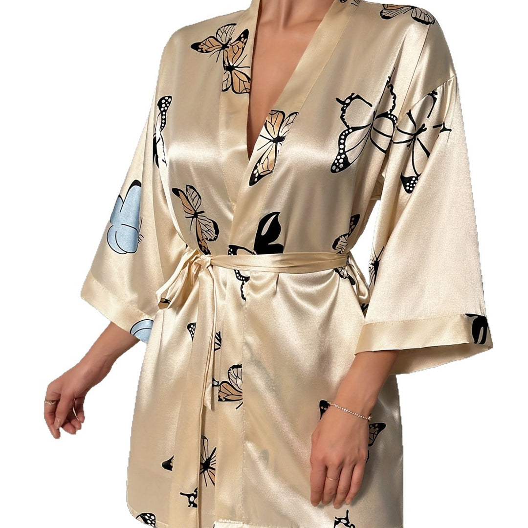 Femme Satin Kjole med Sommerfugletryk Stilla