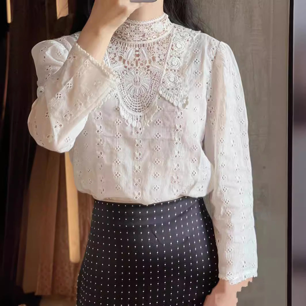 Damebluse med fin spitzeudsmykning og romantiske detaljer Stilla