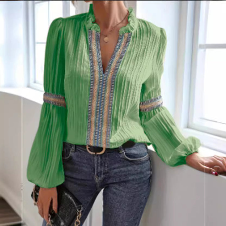 Dame elegant bluse med flæse detaljer og dekorative bånd Stilla