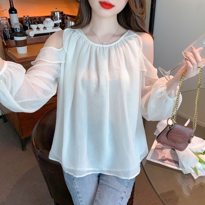Kvinders bluse med off-shoulder design og flæse detaljer Stilla