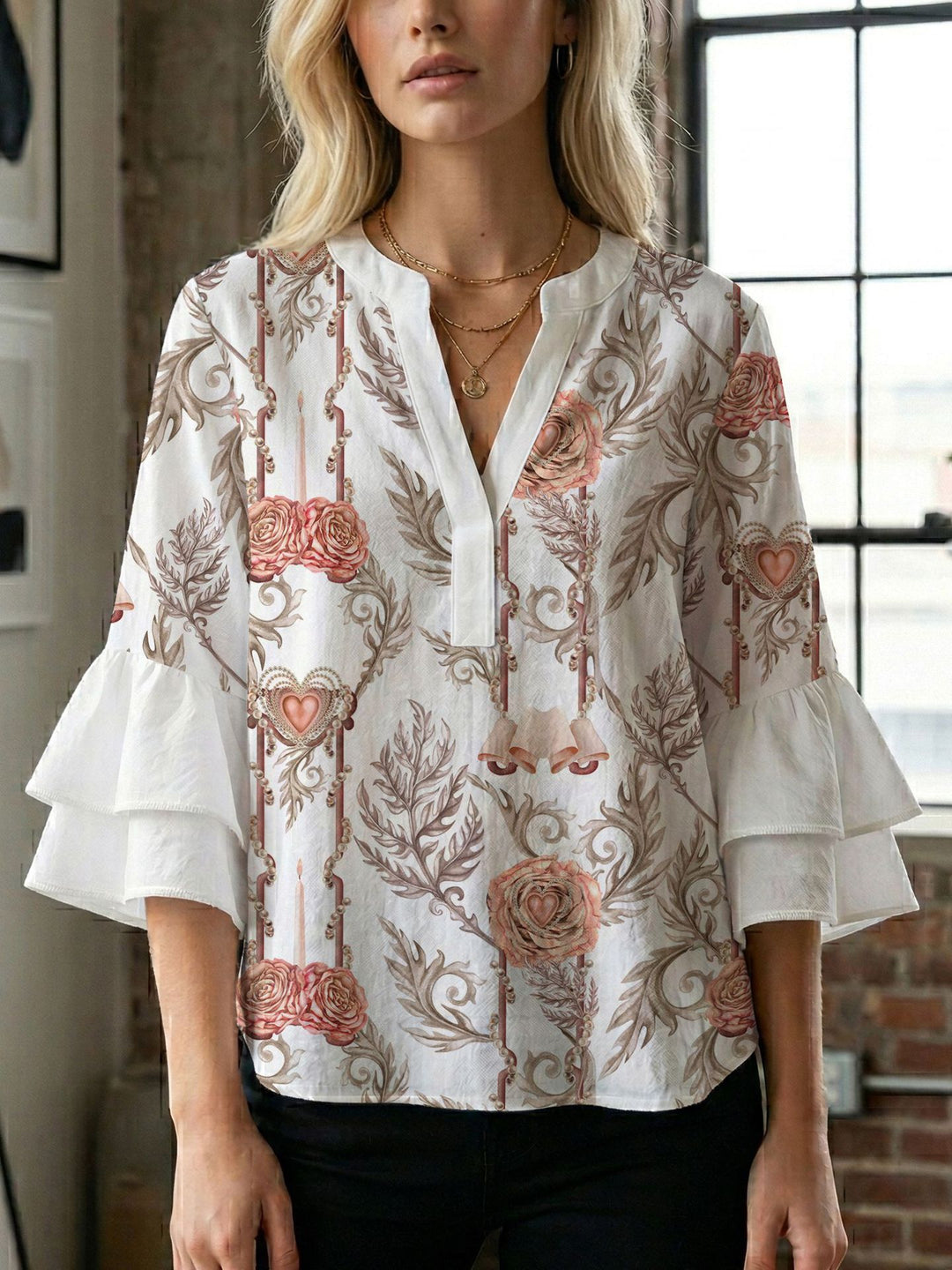 Damebluse med smukt blomstermotiv Skovae