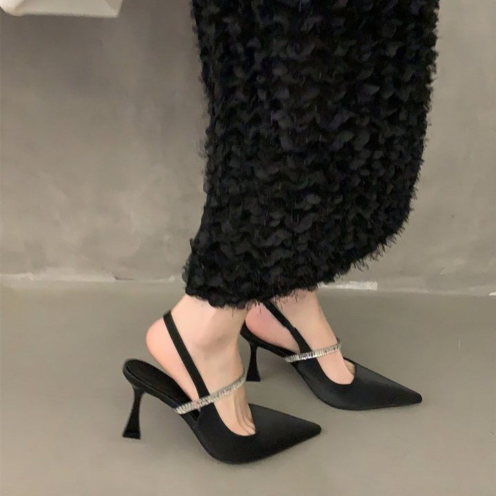 Dame Slingback-pumper med spids tåområde og strasstropdetalje Stilla