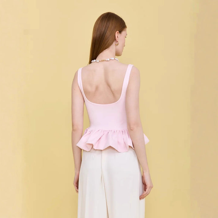 Damebluse med flæser og ærmeløs design Skovae