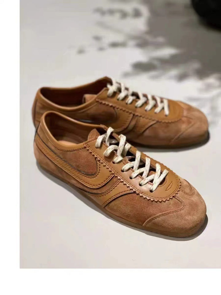 Herrer retro-inspirerede ruskinds snøresneakers med farverige accenter Stilla