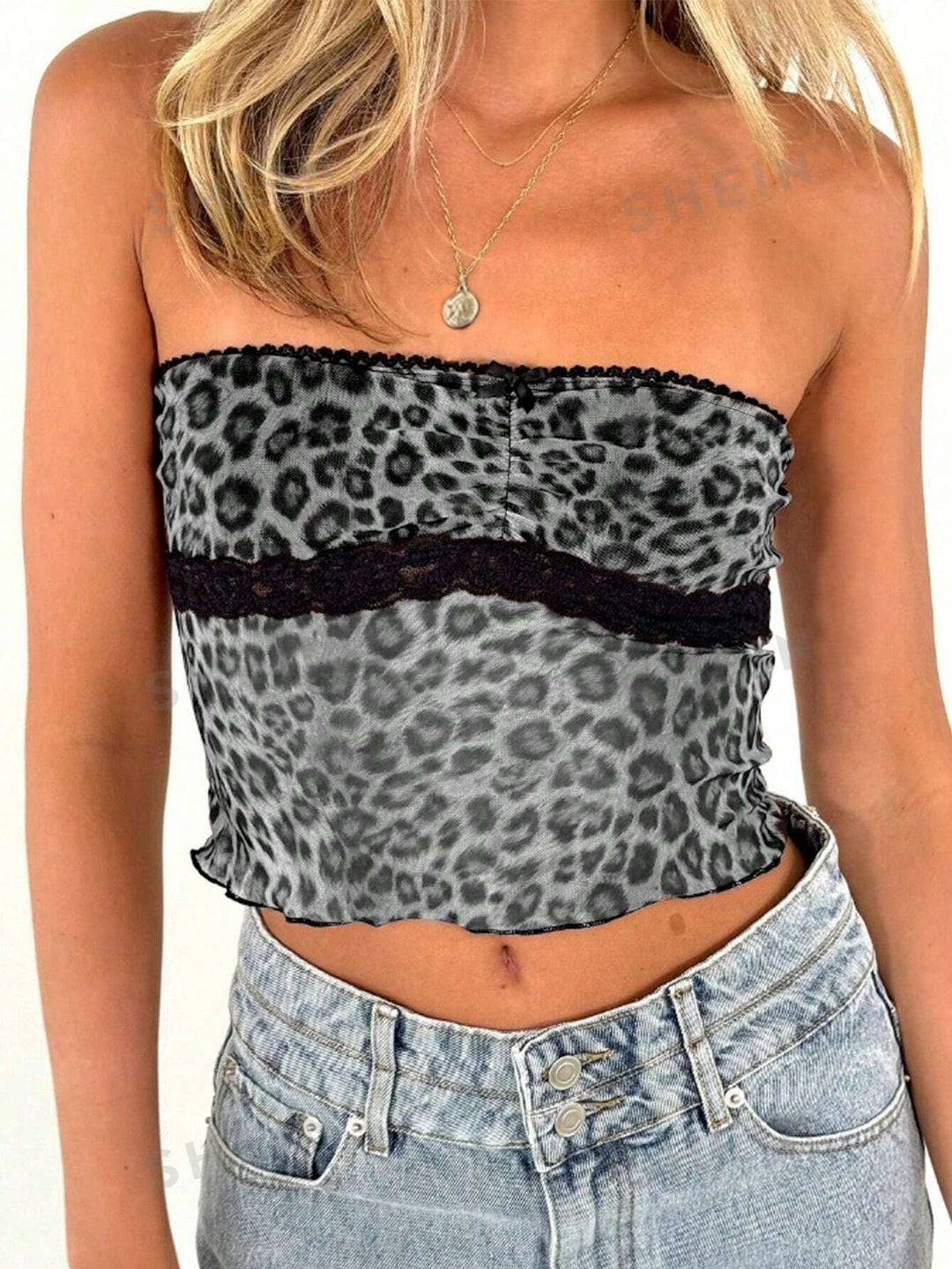 Dame bandeau-top med trendy leopardmønster og delikat spidskant Skovae