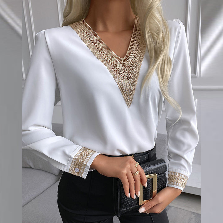 Dame elegant bluse med V-hals og fint udførte spidsdetaljer Stilla