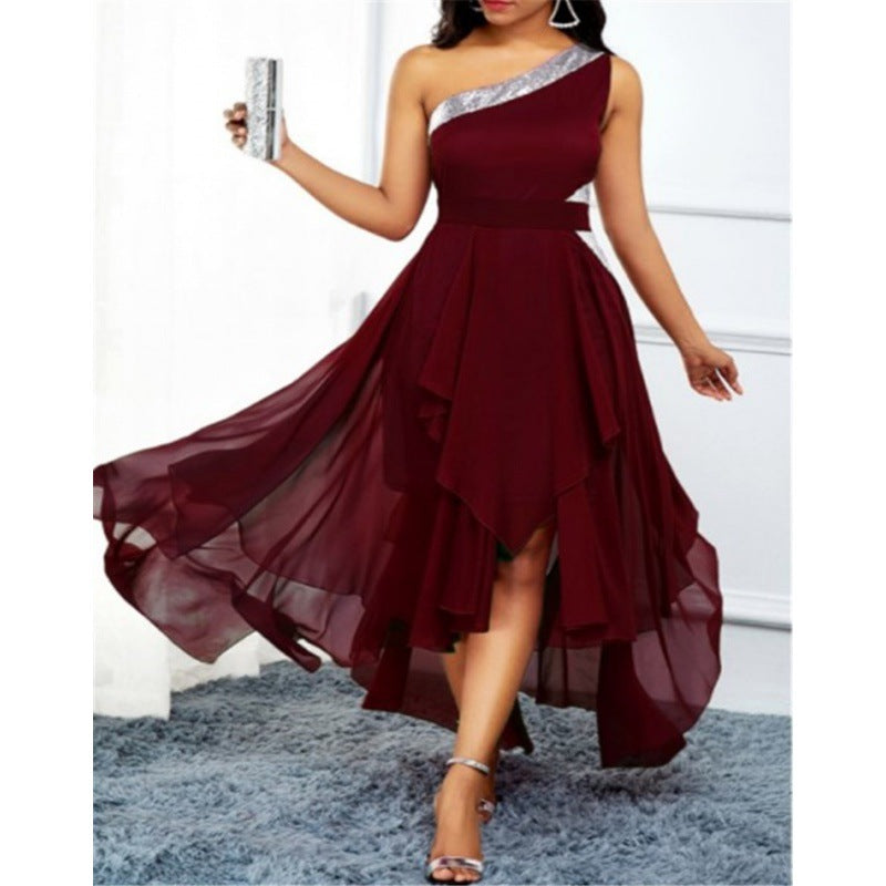 Dame elegant asymmetrisk chiffonkjole med glitrende detalje Stilla