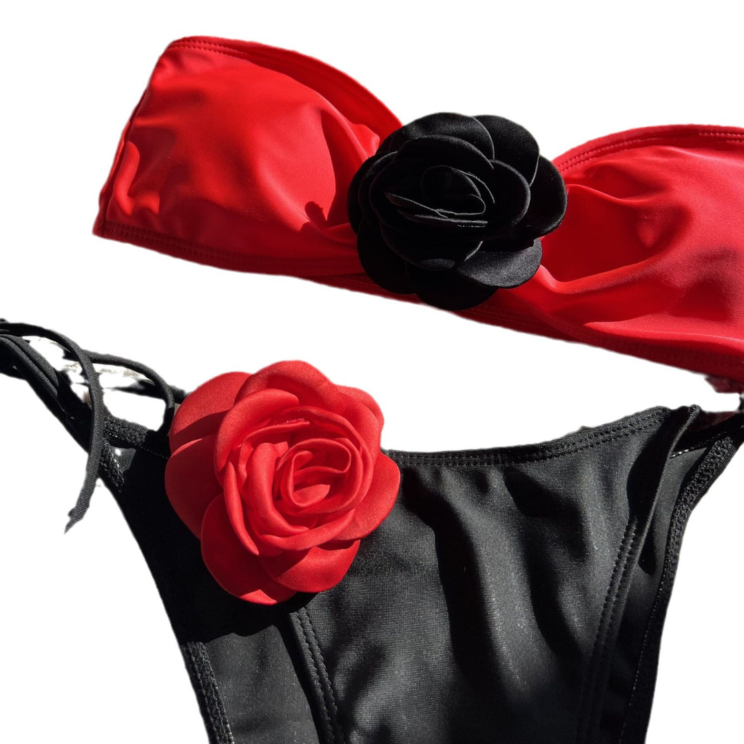 Dame Bandeau-Bikini med romantiske blomster-applikationer Stilla
