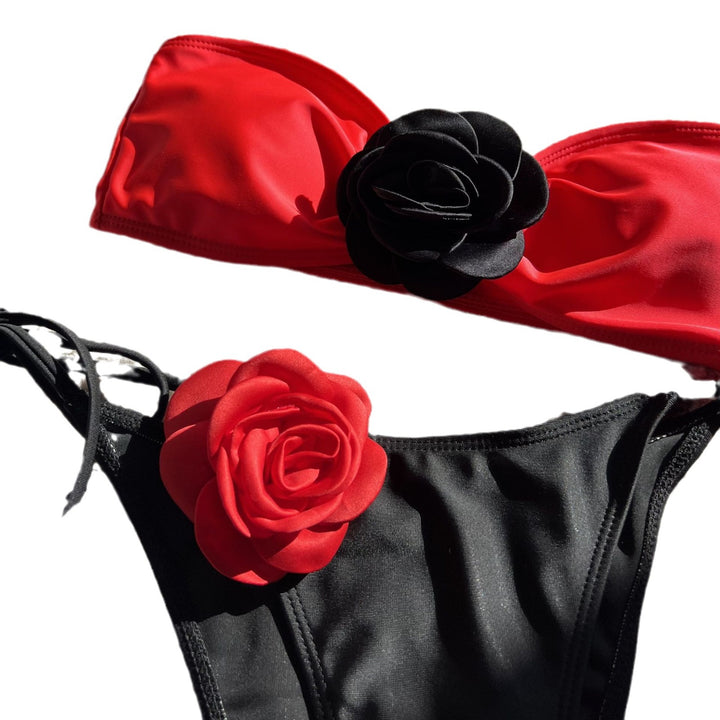 Dame Bandeau-Bikini med romantiske blomster-applikationer Stilla