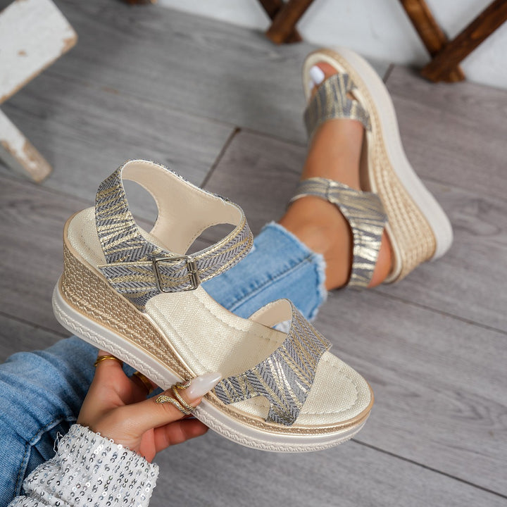 Dame Wedge-sandaler med modige stropper og polstret indersål Stilla