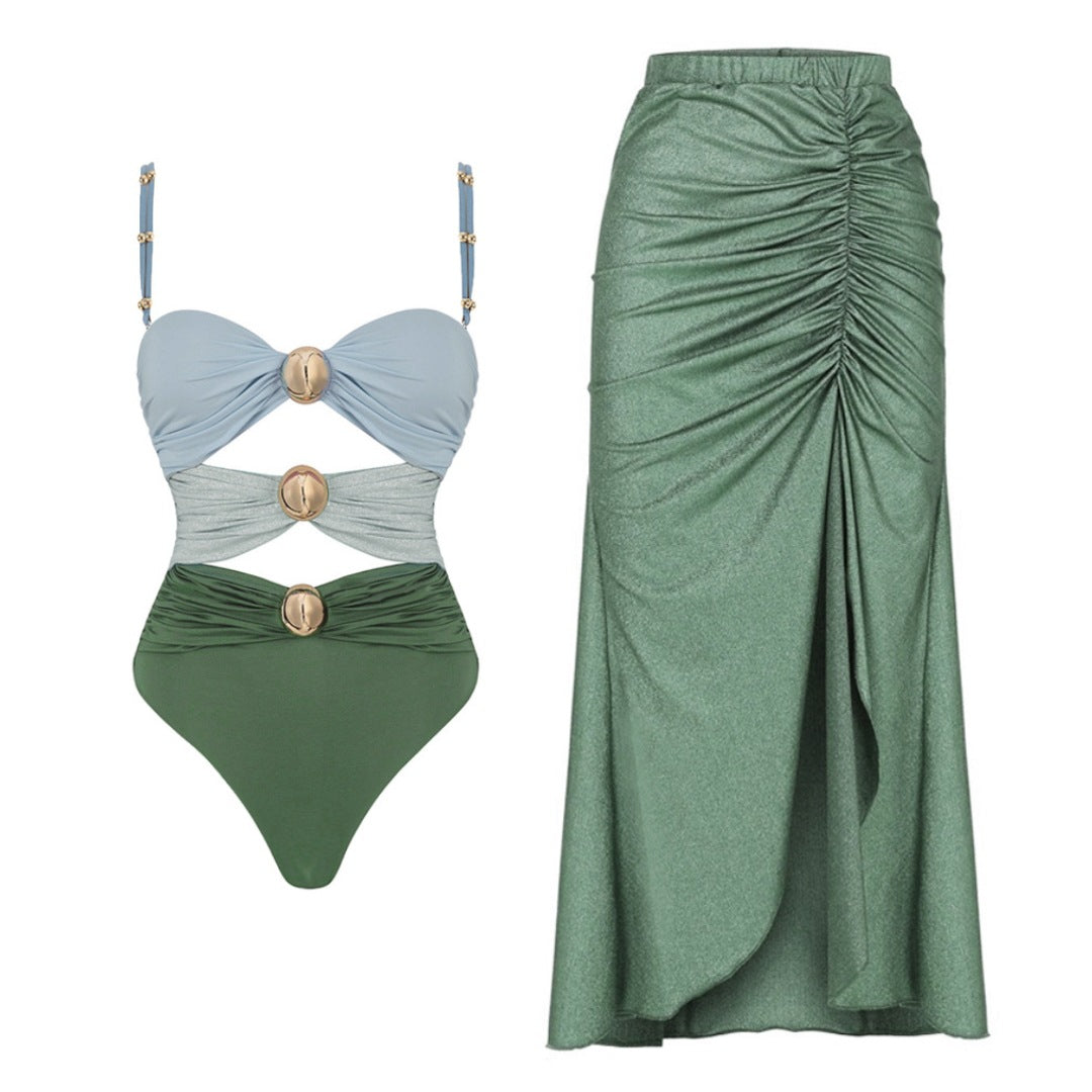 Dame badedragt med raffinerede draperinger og elegante gulddetaljer Skovae