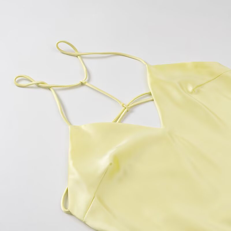 Femme Spaghetti-strop maxi kjole med kryds-bagdetalje Stilla