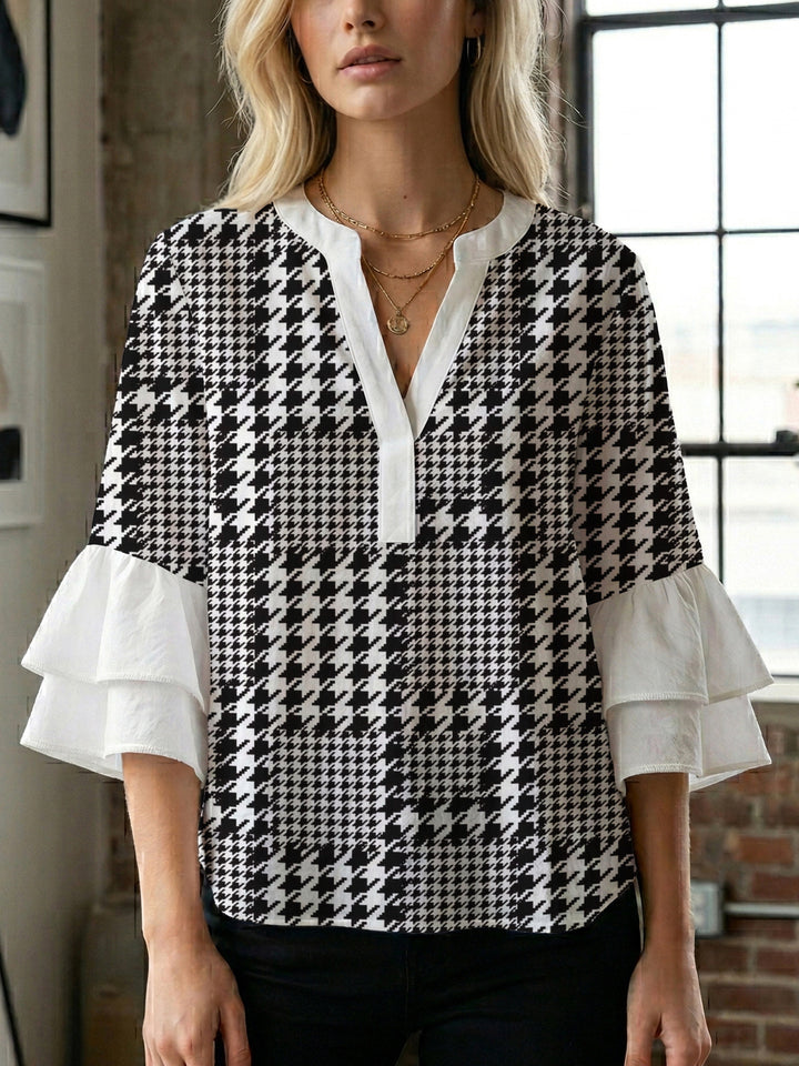 Damebluse med voluminøse rynkede ærmer og moderne motiv Skovae