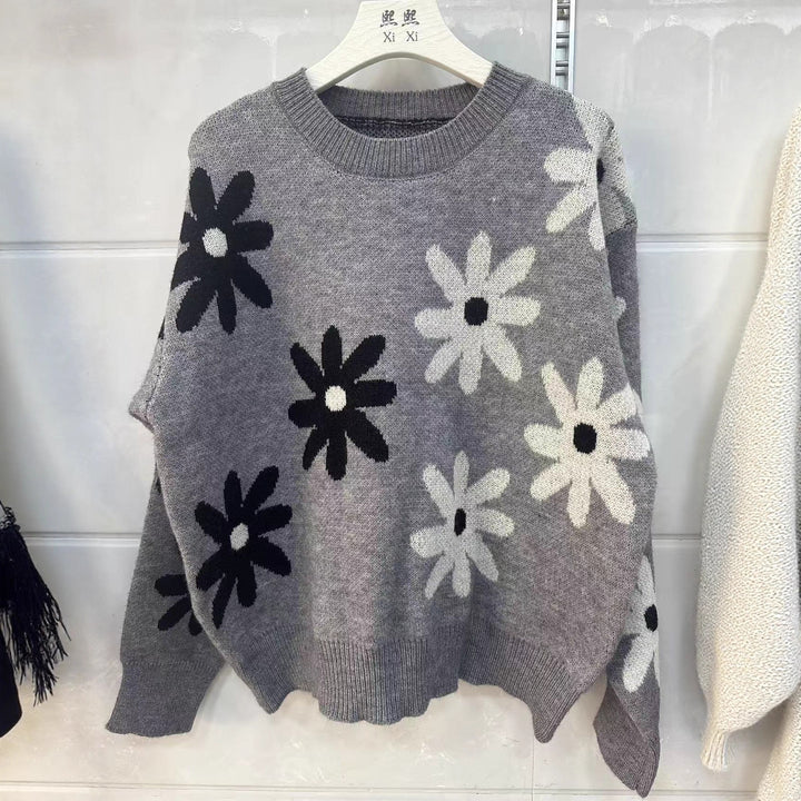 Kvinders hyggelige strikket trøje med blomster mønster og blødt materiale Stilla