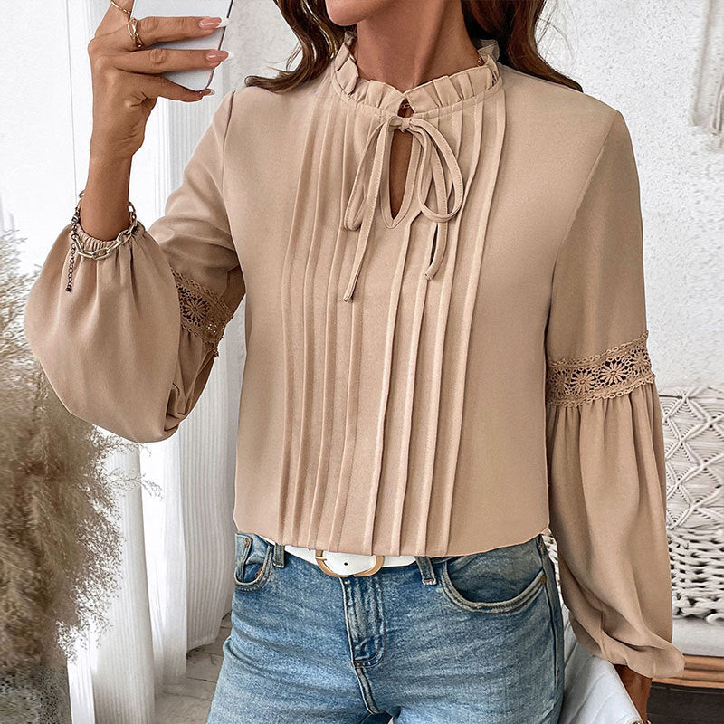 Damebluse med fine folder og spids Stilla