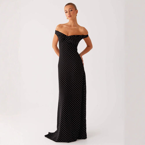 Dame aften kjole med off-shoulder design og elegant prikmønster Skovae