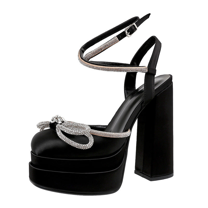 Femme Strappy High-Platform Højhælede med dekorativt Strass-detalje Stilla
