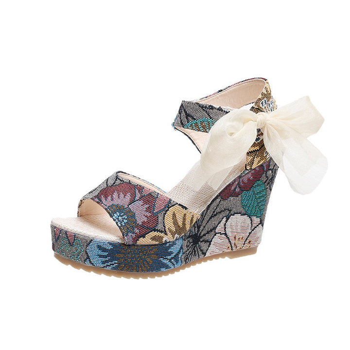 Dame Wedge-sandaler med blomstermotiv og elegant sløjfe-detalje Stilla