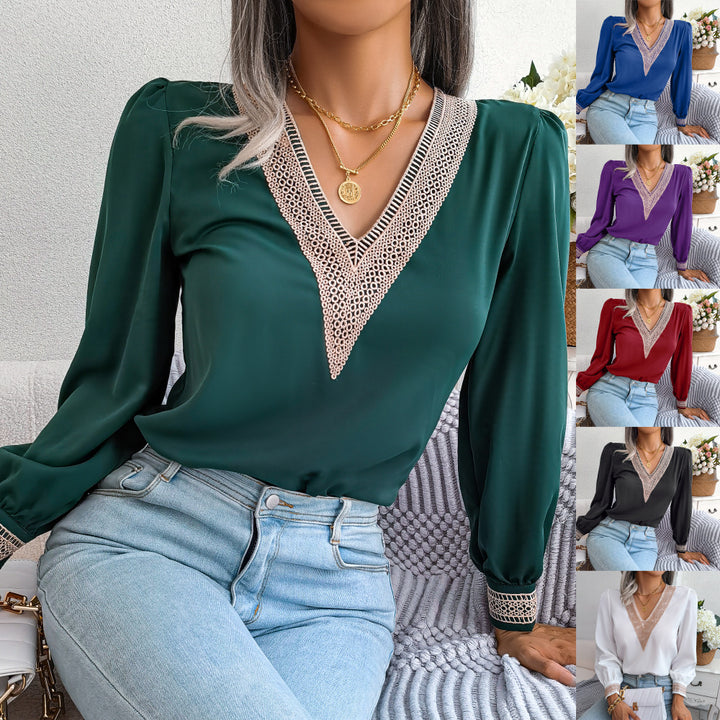 Damebluse med elegant V-hals og dekorative spidsindsatser Stilla