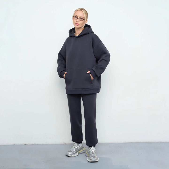 Dame oversized Hoodie og afslappede Sweatpants Stilla