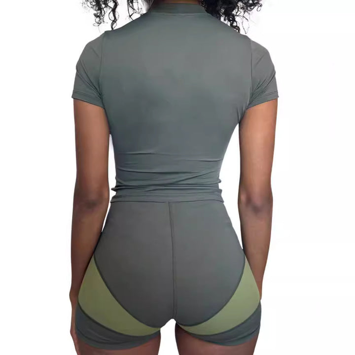 Dame Sporty sæt med kort overdel og tætsiddende shorts Skovae